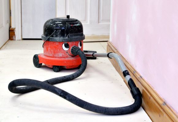 clean vacuum cleaner hose